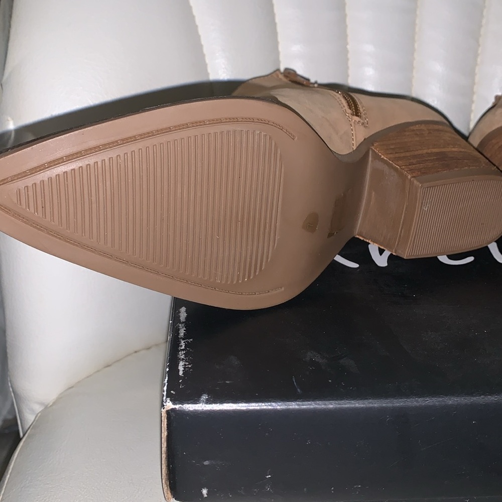 Artisan by Zigi Women's Leather Tan Ankle Boots - Picture 7 of 12